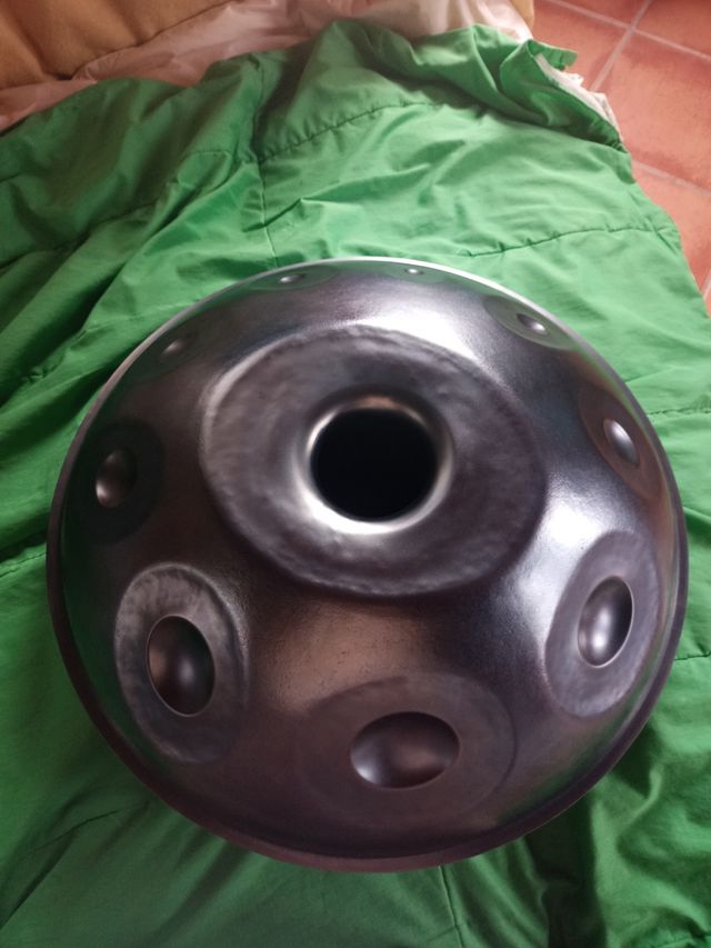Handpan artesanal único. 21 notas.