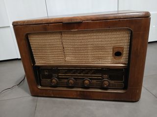 Antica Radio Vintage A Valvole Con Giradischi Radi