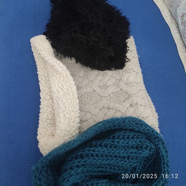 Lote tres bufandas cerradas