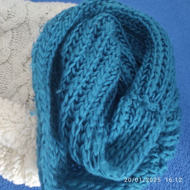 Lote tres bufandas cerradas