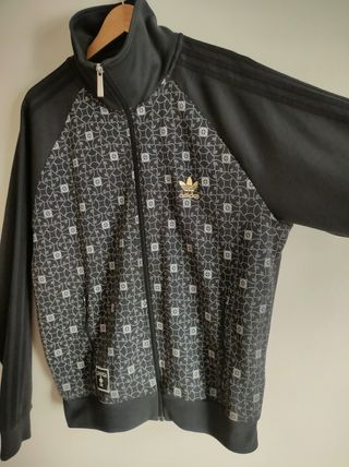 Talla L/ Chaqueta Adidas Originals.