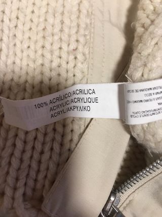 Chaqueta larga o abrigo de lana.