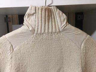 Chaqueta larga o abrigo de lana.