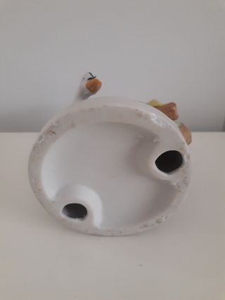 Figura cerámica niña y animales