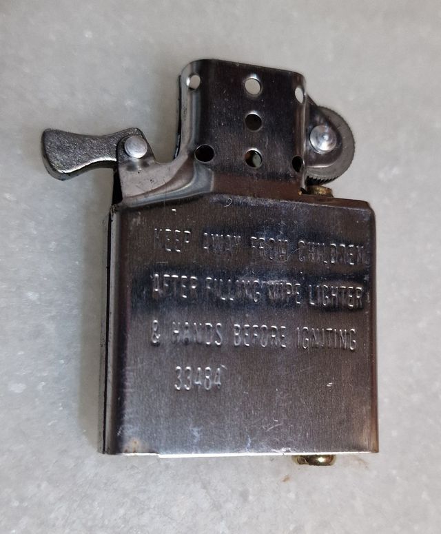 Mechero Tristar de gasolina esmaltado.