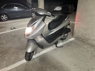 MOTO KIYMCO  BET AND WIN 125 CC.