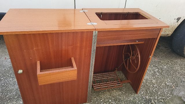 Mueble para marina de coser
