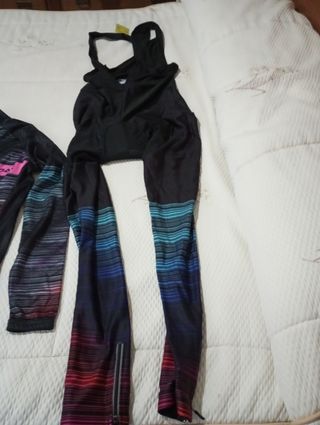 Traje de ciclismo nuevo sin estrenar tiene las eti