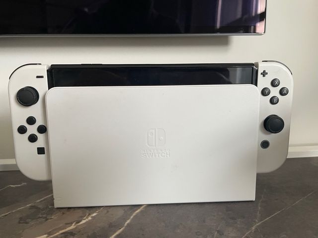 Nintendo Switch Oled con accesorios y juegos!