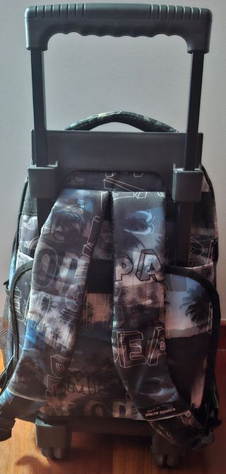 Mochila escolar (Born in Santa Mónica)