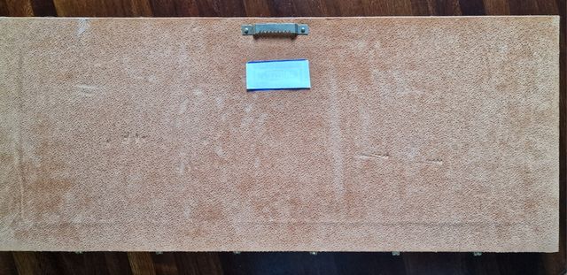 Cuadro con labor en petite point.