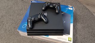 PS4 Pro 1TB en perfecto estado