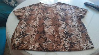 Camiseta chica zara.