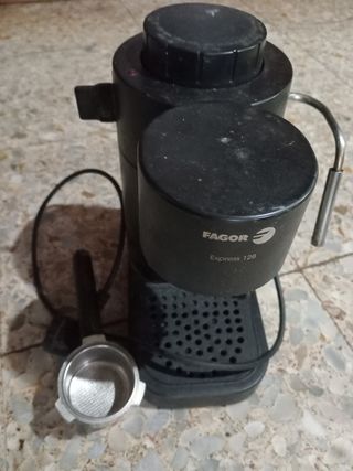 Cafetera de 5 cafés y calienta leche