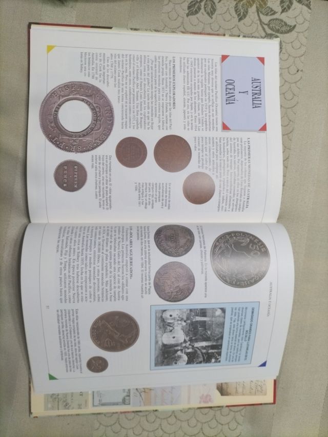 Libro de monedas y billetes