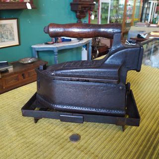 ANTIGUA PLANCHA DE HIERRO