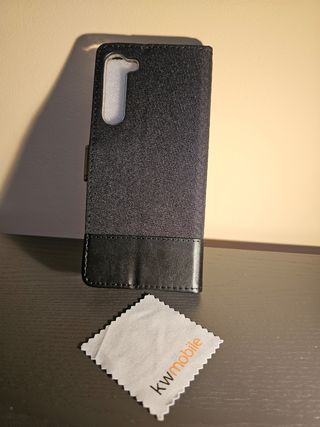 Cover libro nera Motorola Edge