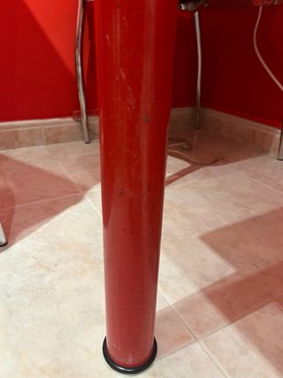 Mesa escritorio roja