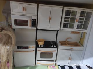 Casita Barbie con muebles, ascensor