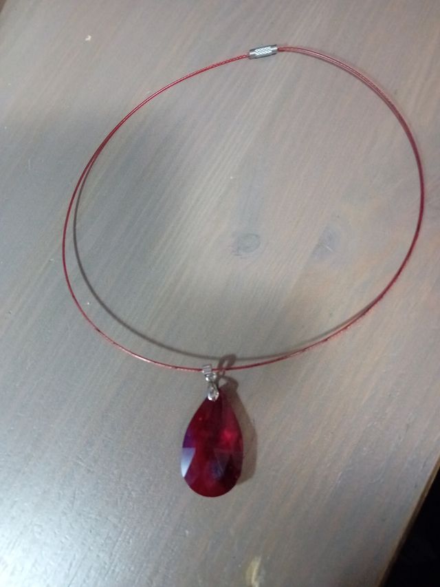 Girocollo con goccia 