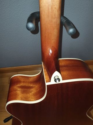 Guitarra Electroacustica Alvarez con Cutaway