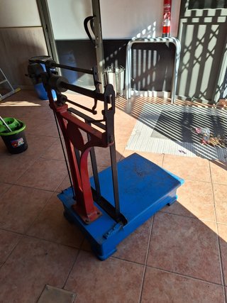 Antiguedad bascula romana,funciona a la perfeccion