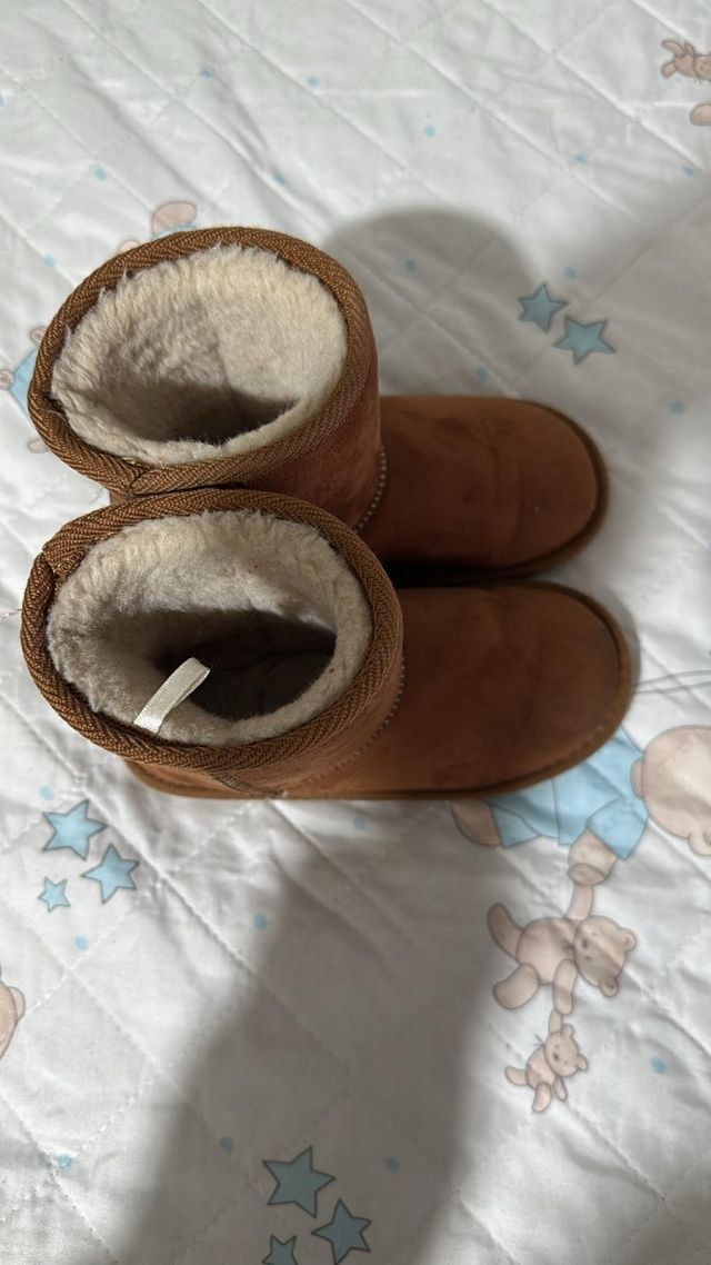Botas tipo ugg conguitos talla 29