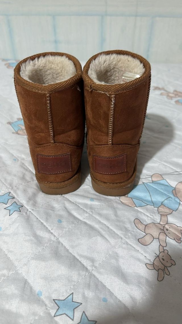Botas tipo ugg conguitos talla 29