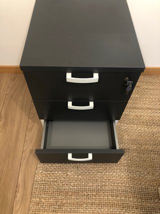 Mueble de oficina  Fondo 50 cm  alto 58 Ancho 43