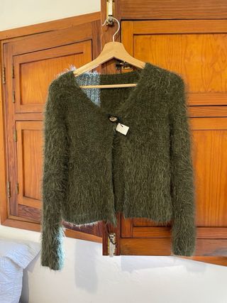 Chaqueta de pelito con etiqueta