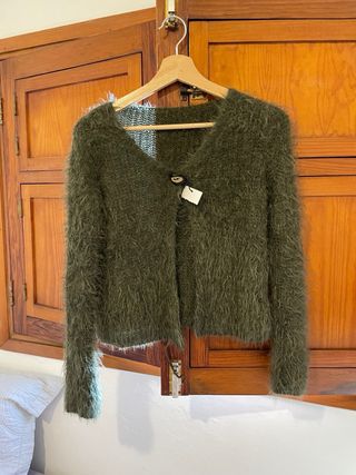Chaqueta de pelito con etiqueta