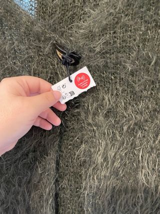 Chaqueta de pelito con etiqueta
