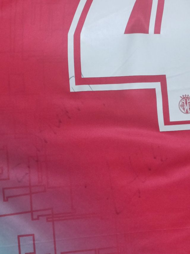 Camiseta Villarreal firmada por Pau Torres