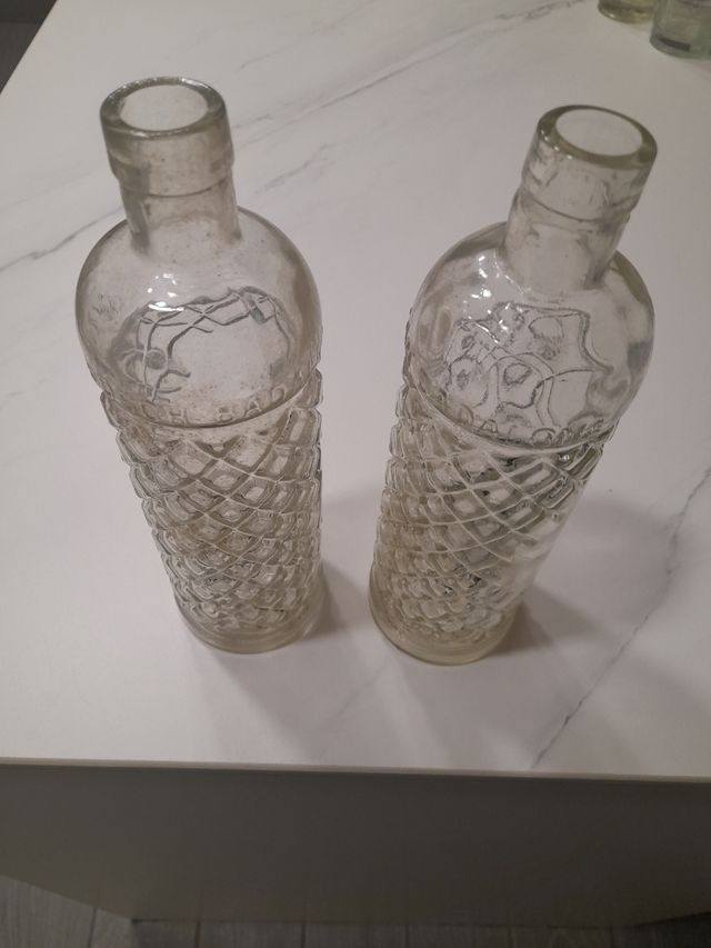 Garrafas antigas de Anis