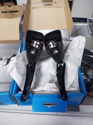 Par Manetes  Shimano R7020 2 x 11v