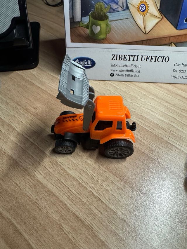 4 macchinine nuove in plastica