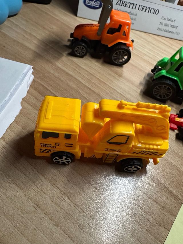 4 macchinine nuove in plastica