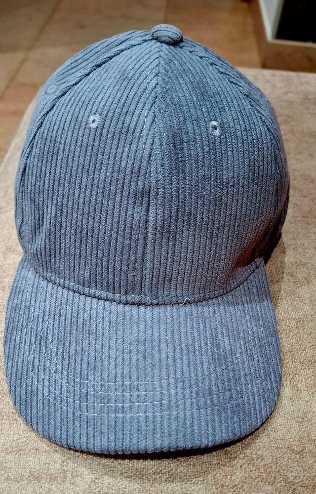 Gorra de pana gris