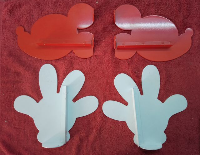 Soportes metálicos Mickey Mouse para estantería