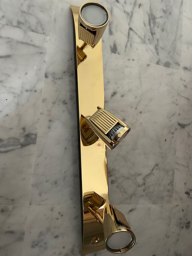 Magnifica lampara  de techo dorada