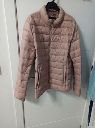 Chaqueta rosa pluma