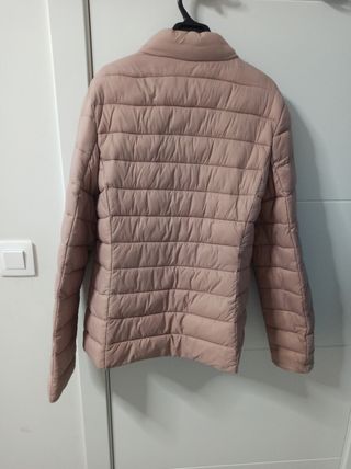 Chaqueta rosa pluma