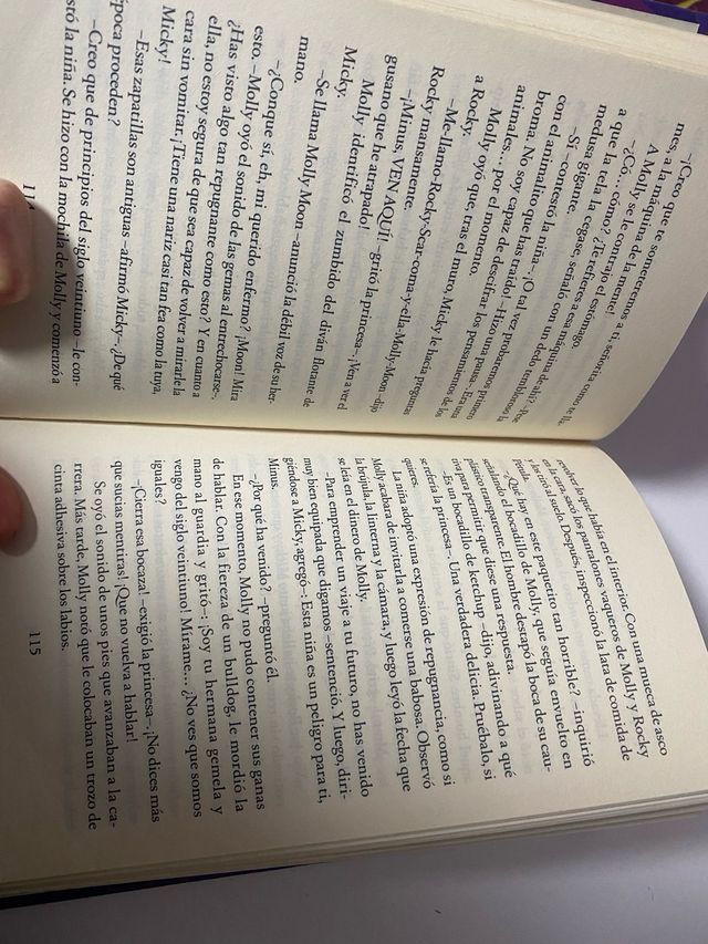 Pack de dos libros juveniles de Molly Moon