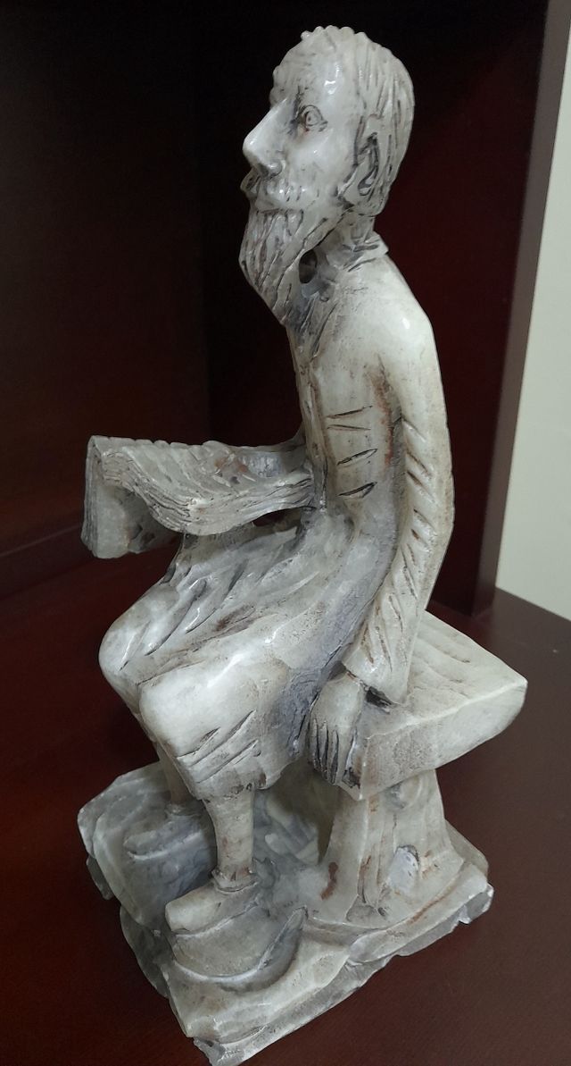 Figura decorativa/sujeta libros