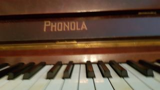 Piano  o Phonola RONISCH de Pared