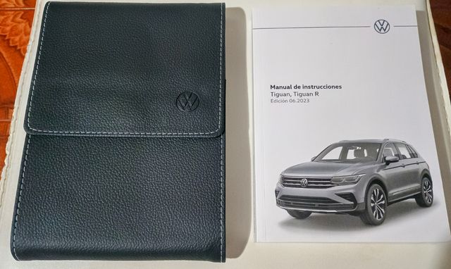 Carpeta y libro Volkswagen Tiguan