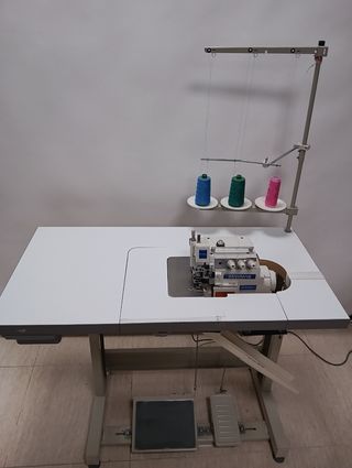 Maquina de coser repulgo