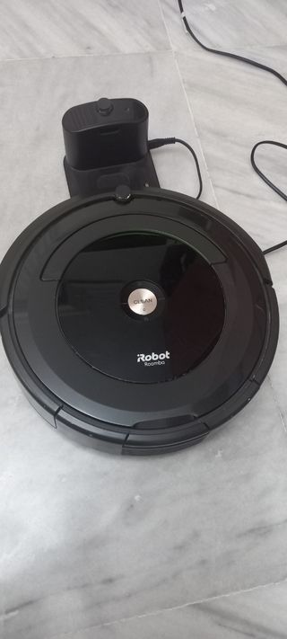 Aspirador Roomba. Robot de limpieza.