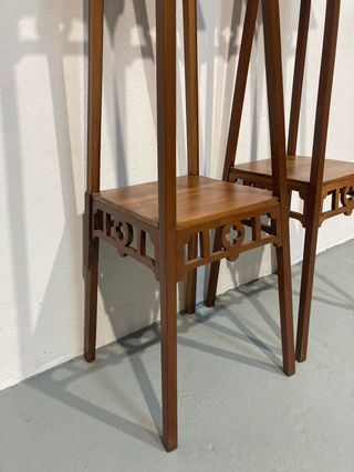 Pareja de pedestales restaurados