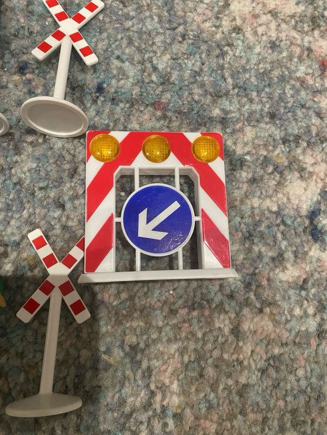 Lote de muñecos y señales para tren madera